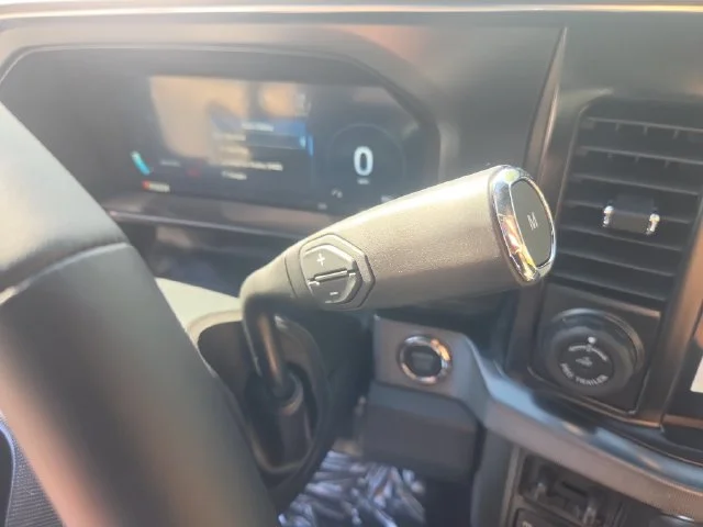 New 2027 Star White Metallic Tri-Coat Ford F-250® Platinum® image 25