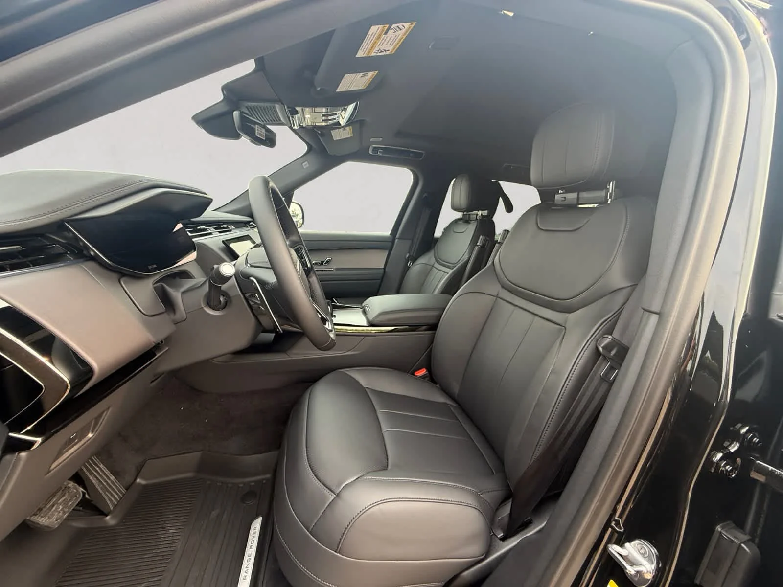 New 2026 Santorini Black Land Rover SE image 9