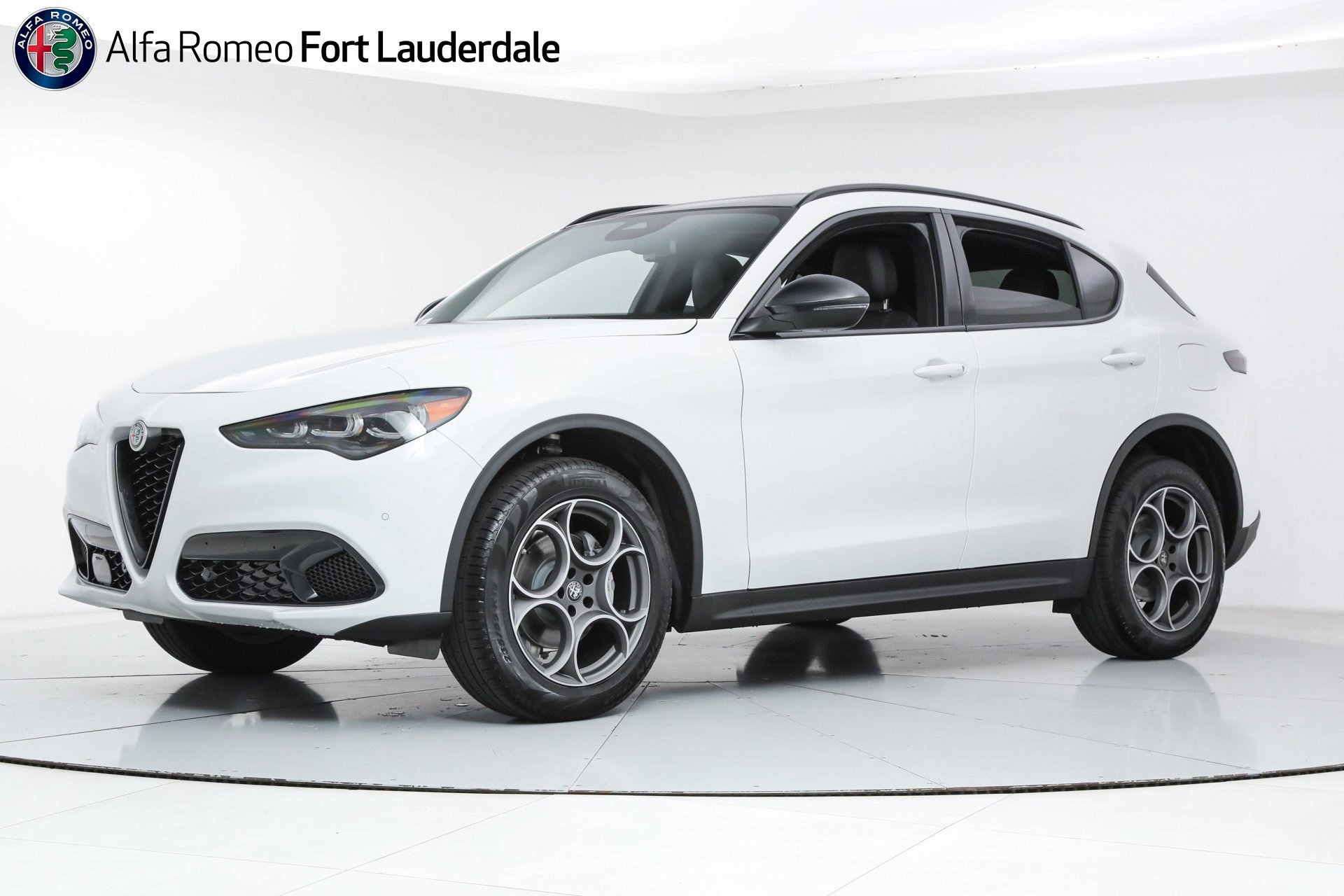 2025 Alfa Romeo Stelvio Stelvio AWD's photo