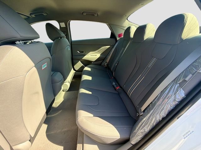 Used 2026 White Hyundai SEL Sport image 23