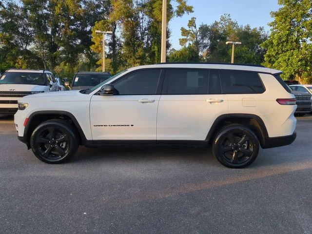 Used 2023 White Jeep Limited image 7
