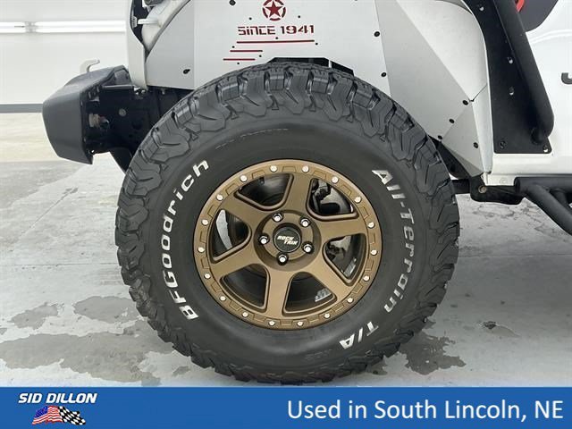 Used 2019 Bright White Clearcoat Jeep Sport Altitude image 18