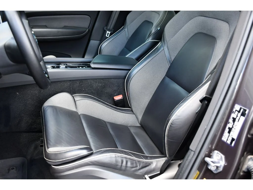 Used 2022 Platinum Grey Metallic Volvo R-Design image 14