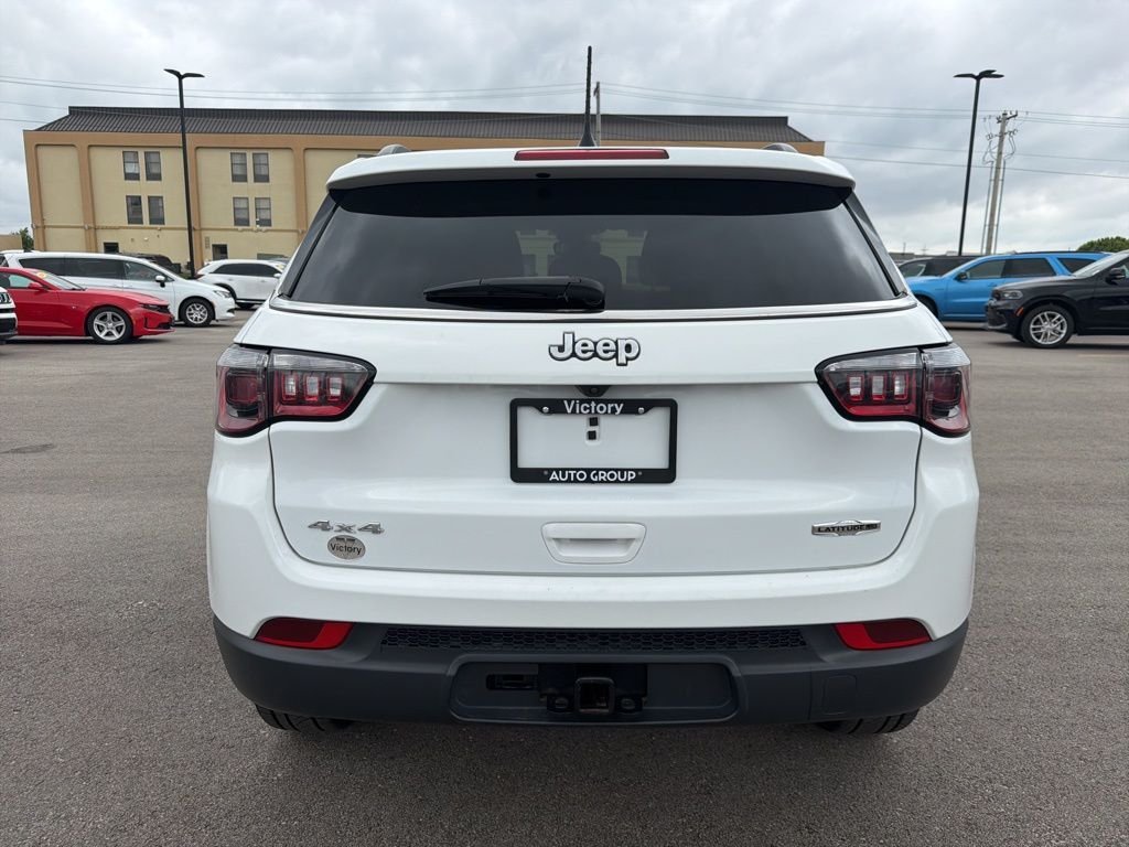 Certified Used 2022 White Jeep Latitude Lux image 5