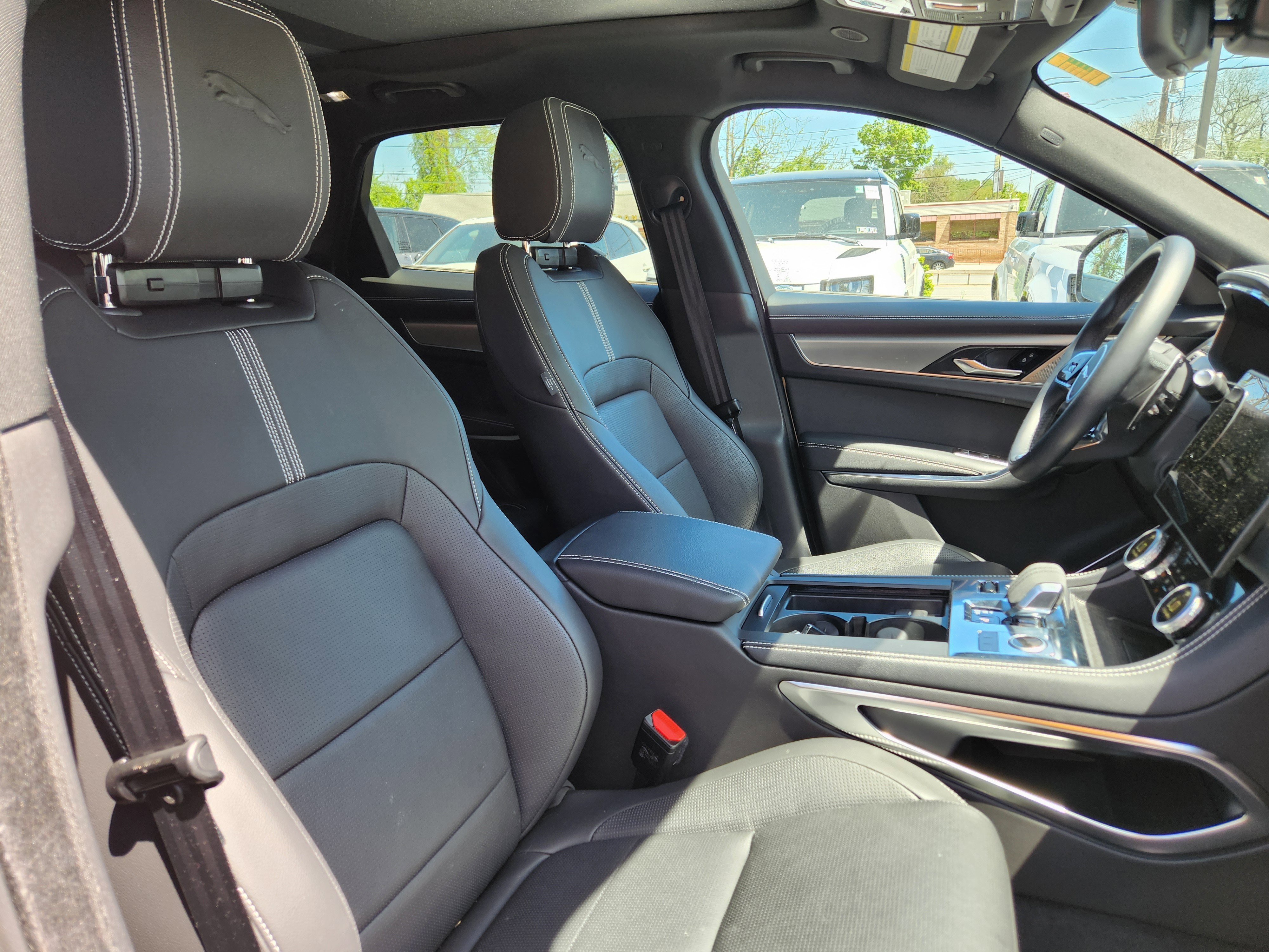 2024 Jaguar F-PACE R-Dynamic S - Photo 16