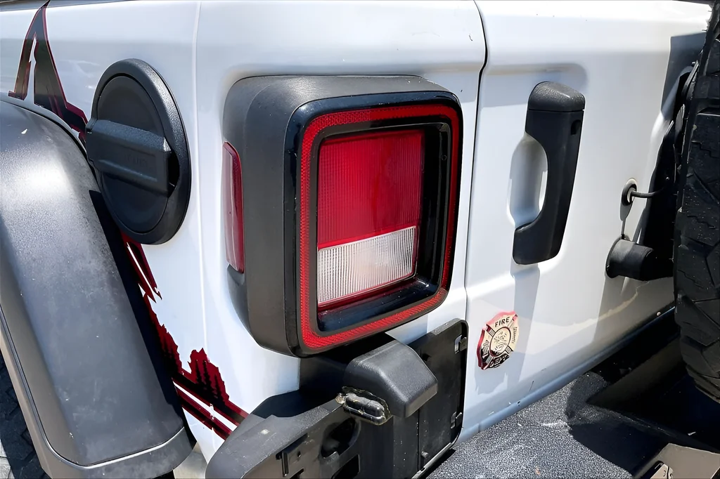 Used 2021 White Jeep Unlimited Rubicon image 29