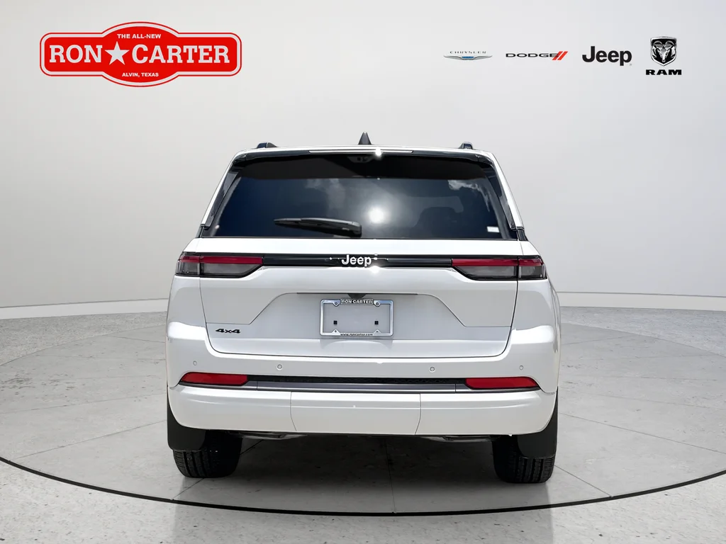 New 2026 Bright White Clear-Coat Exterior Paint Jeep Limited Reserve image 4