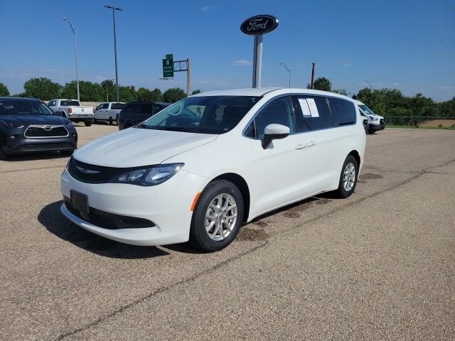 Used 2023 Bright White Clearcoat Chrysler LX image 17