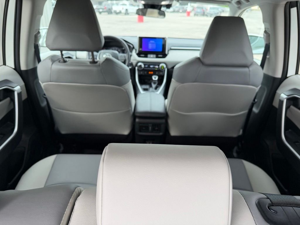 Used 2025 Beige Toyota XLE Premium image 31