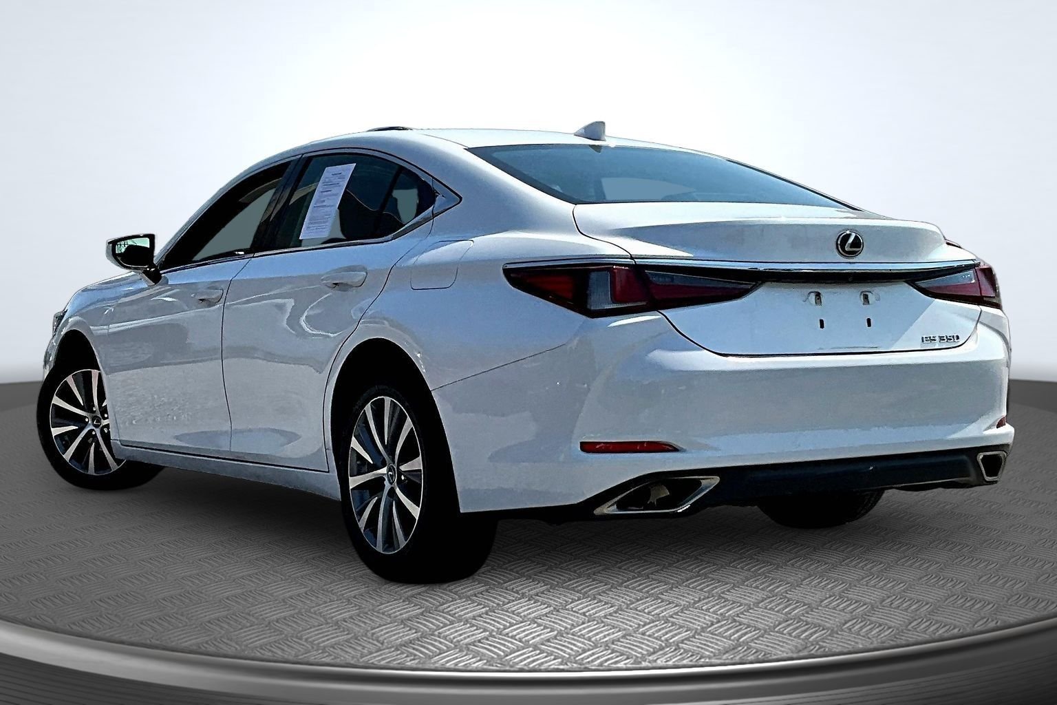 Used 2019 White Lexus 350 image 4