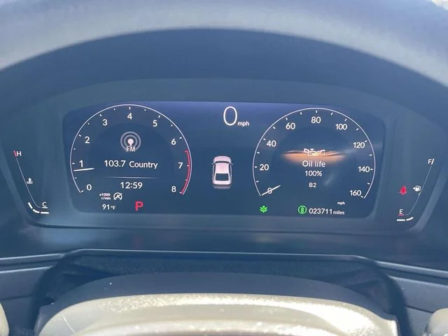 Certified Used 2025 Platinum White Pearl Honda SE image 18