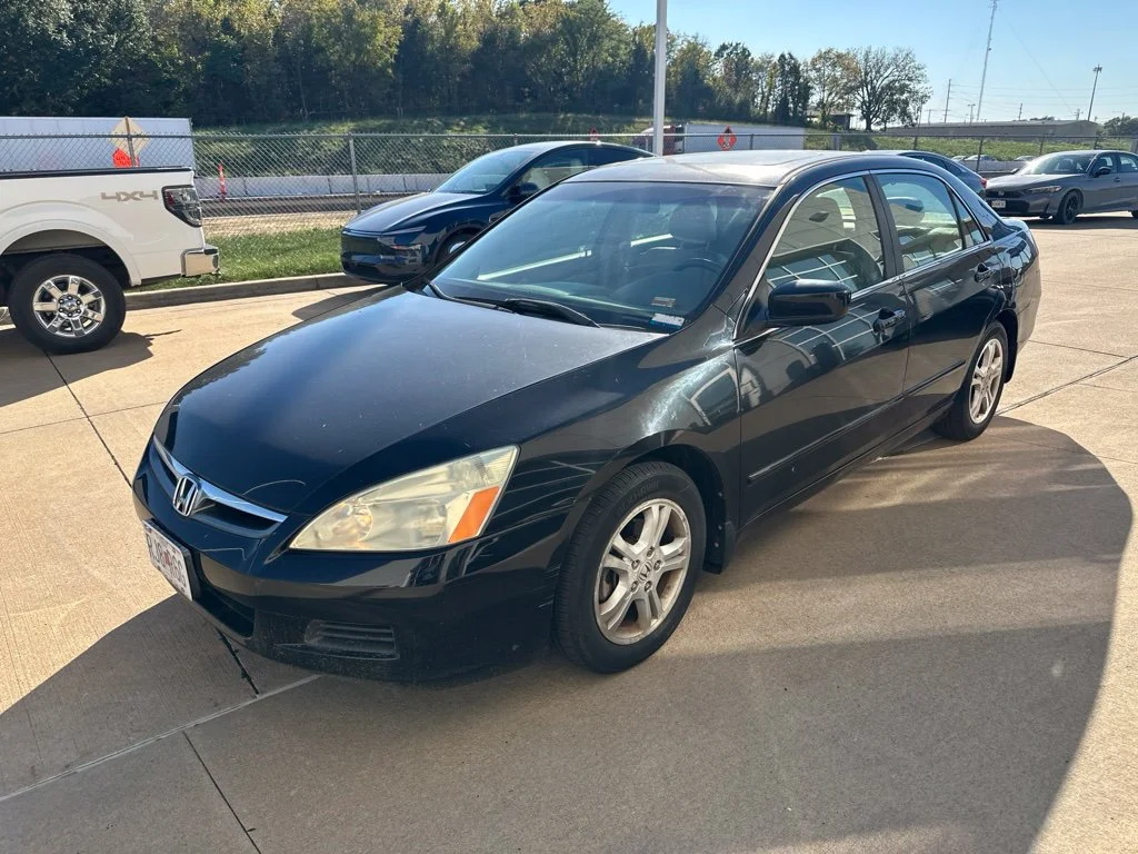 Used 2007 Black Honda EX-L image 2