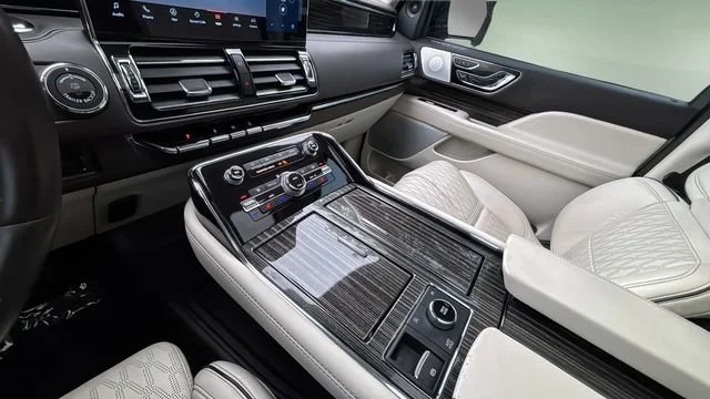Used 2022 Silver Lincoln Black Label L image 14