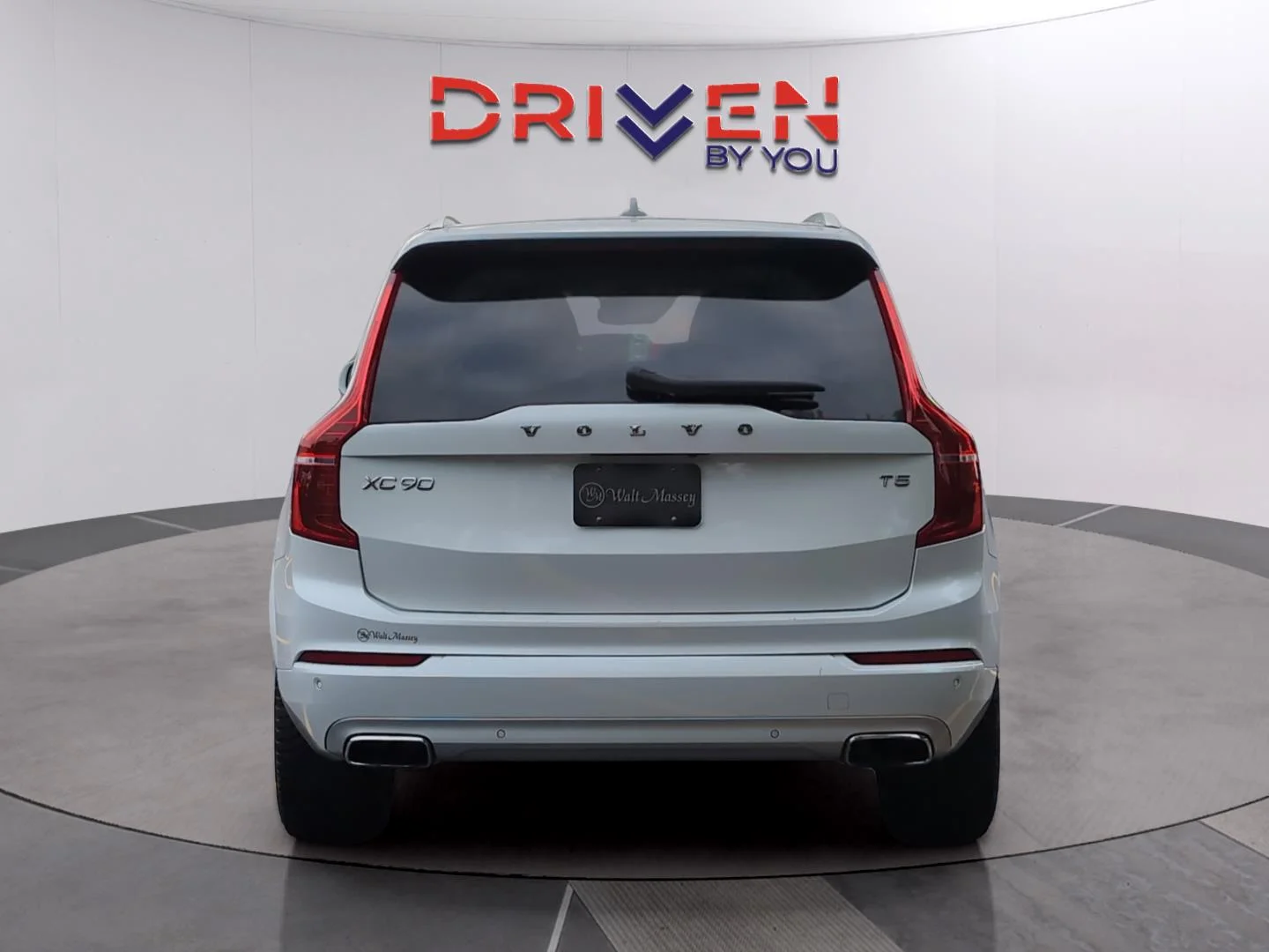 Used 2020 Crystal White Metallic Volvo Momentum image 4