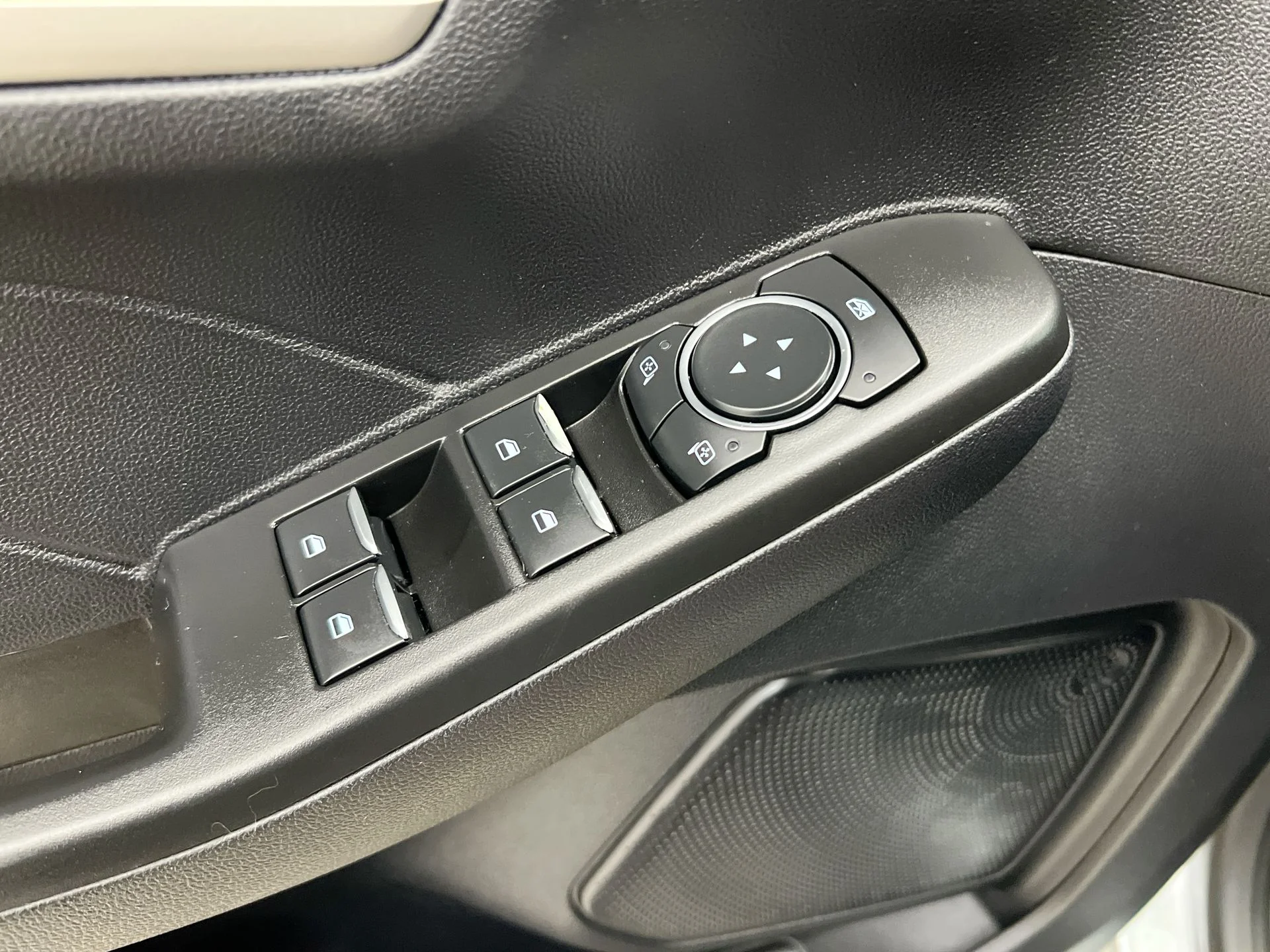 Used 2022 Silver Ford SEL image 23