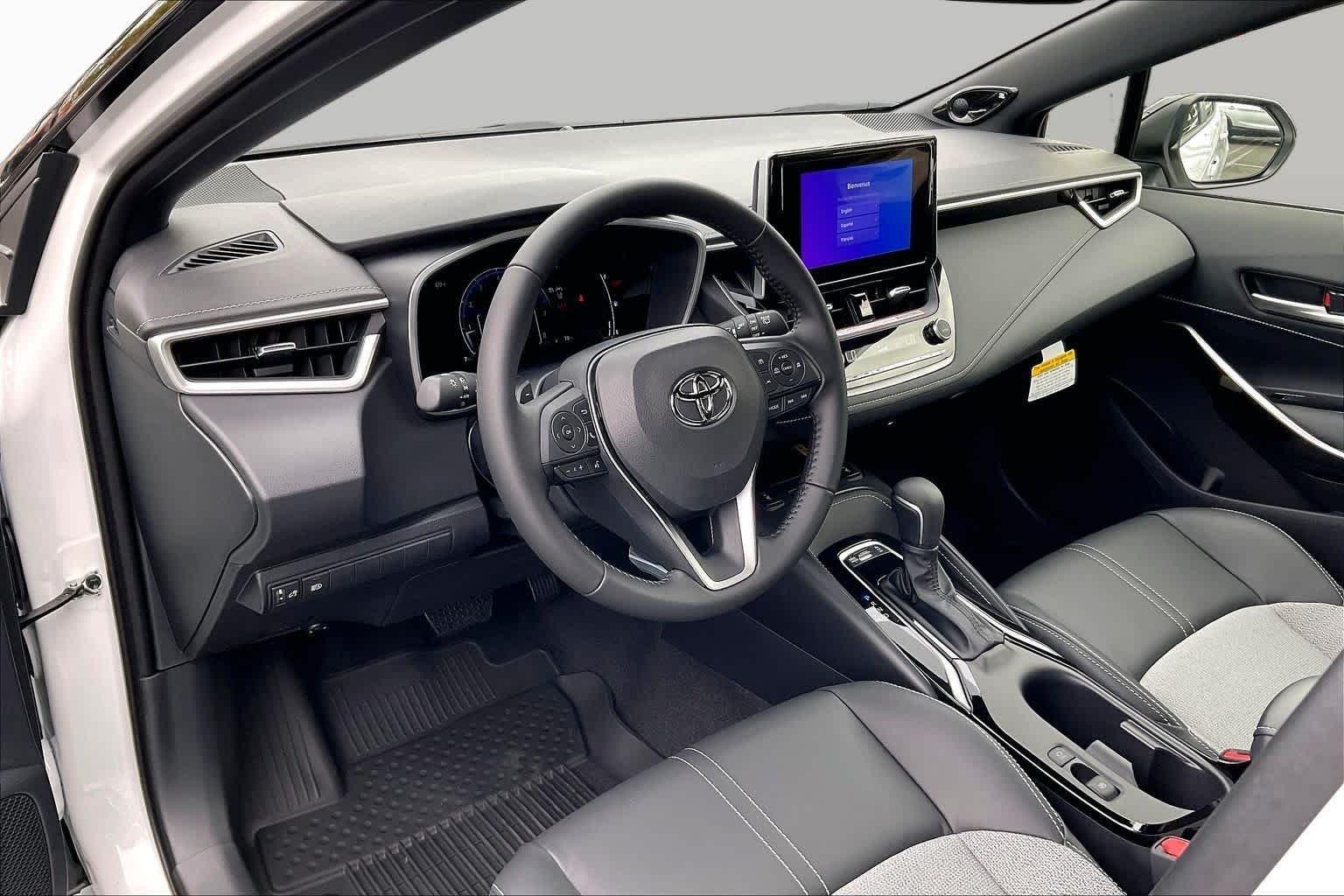 New 2026 Wind Chill Pearl/Midnight Black Metallic Toyota XSE image 8