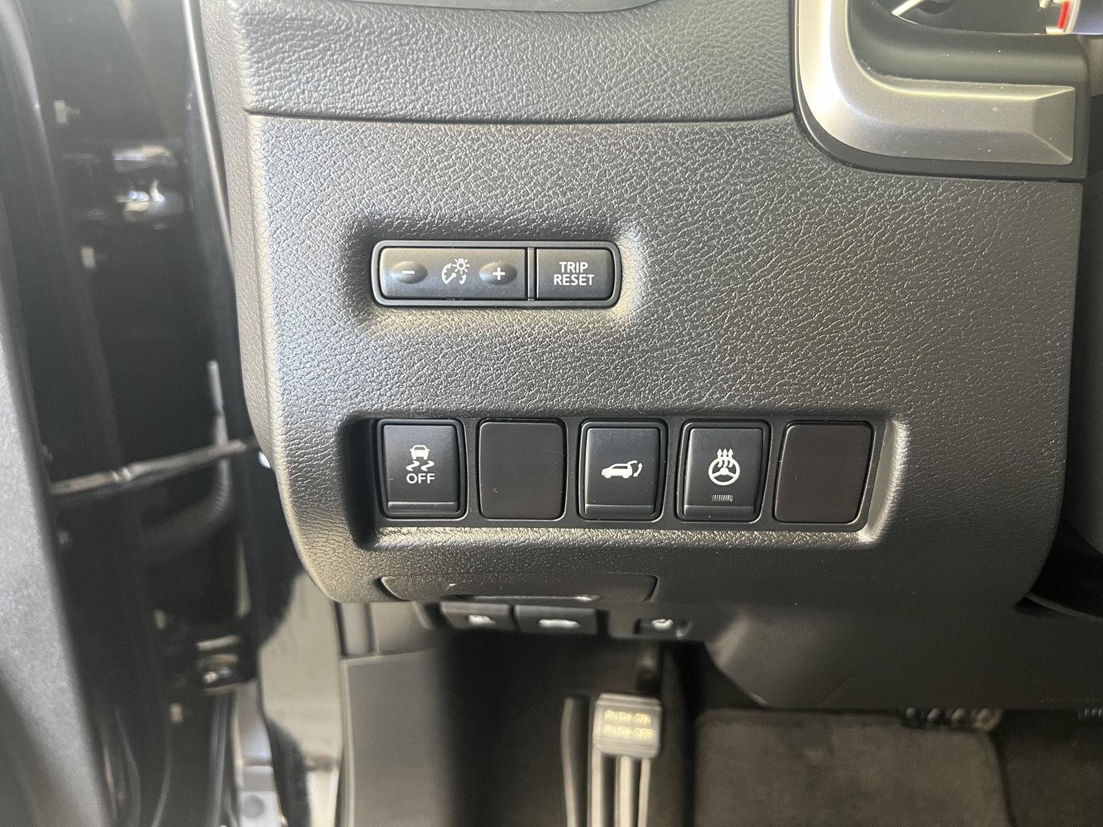 Used 2015 Magnetic Black Metallic Nissan Platinum image 14