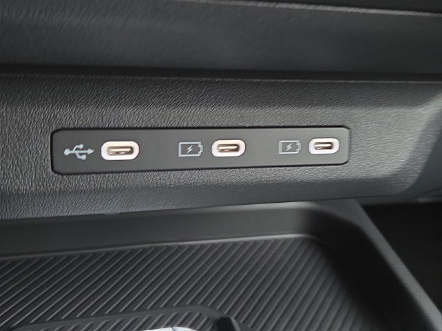 New 2027 Snow White Pearl Kia EX image 10