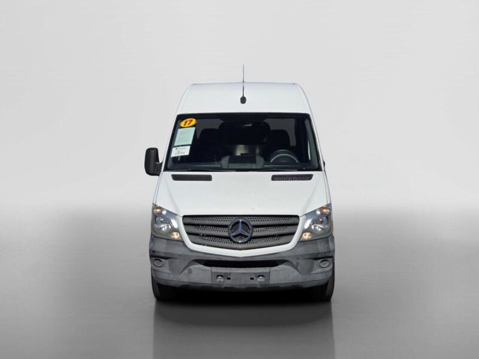 Used 2017 Arctic White Mercedes-Benz Worker image 9
