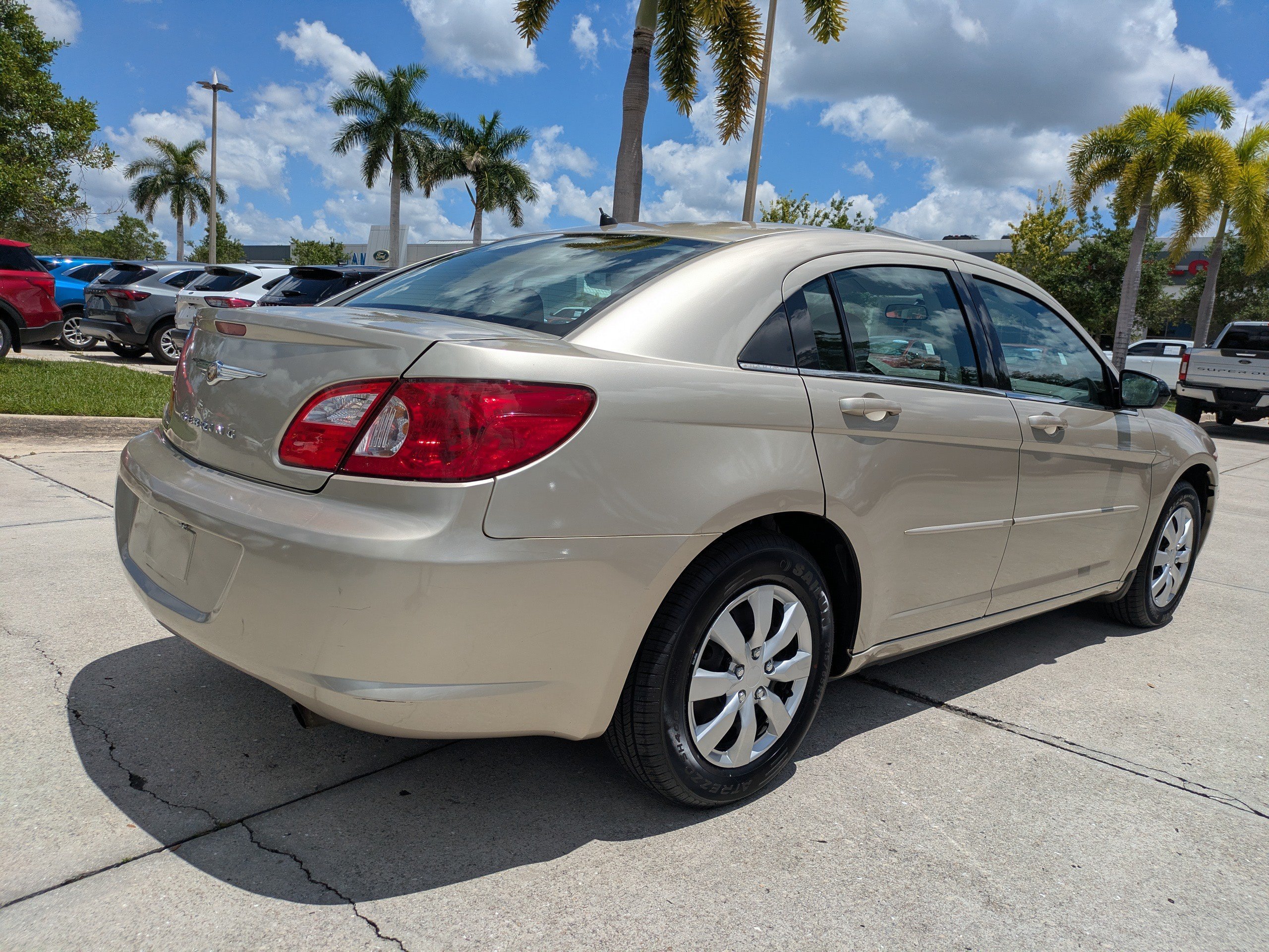 Used 2007 Linen Gold Pearl Metallic Chrysler Base image 4