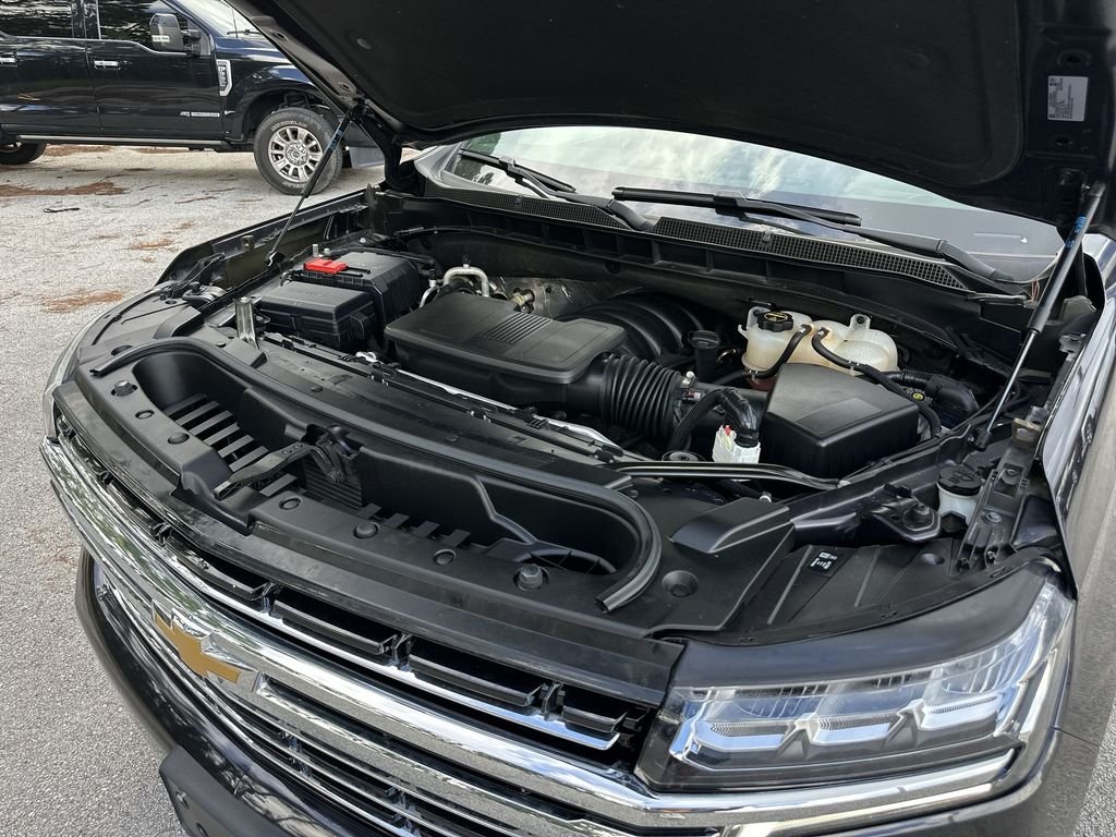 2024 Chevrolet Suburban LT - Photo 29