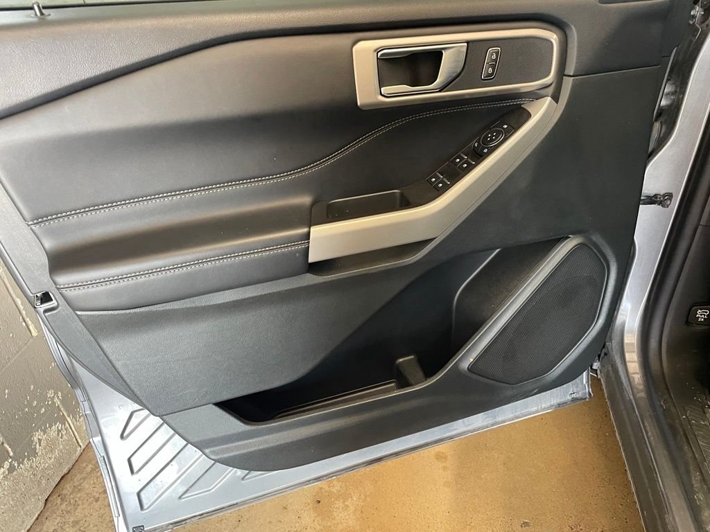 Used 2024 Gray Ford XLT image 9