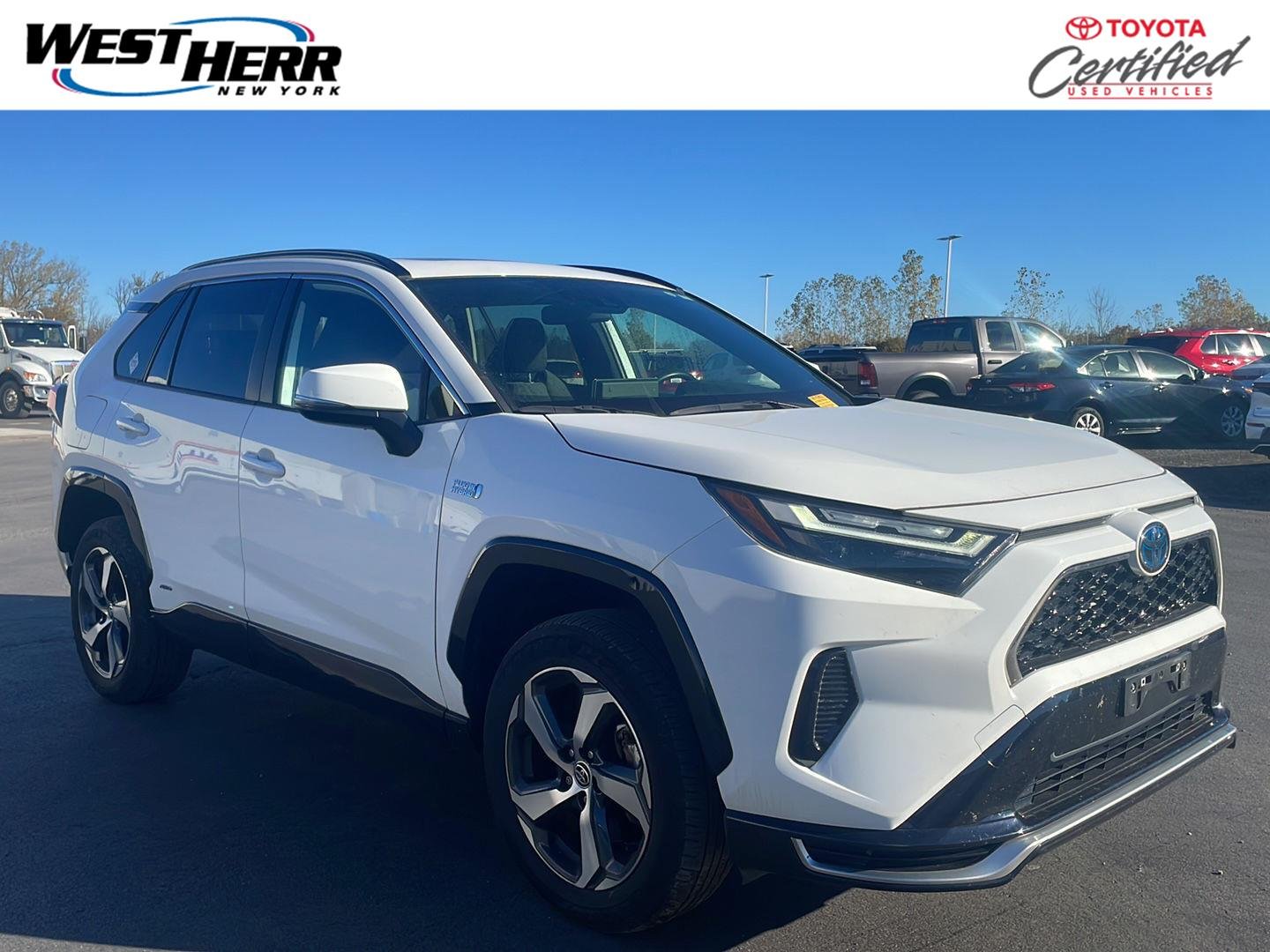 Used 2023 Ice Cap Toyota SE image 1