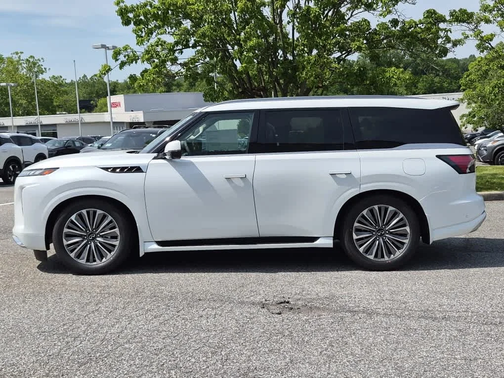 New 2026 RADIANT WHITE INFINITI Luxe 4WD image 5