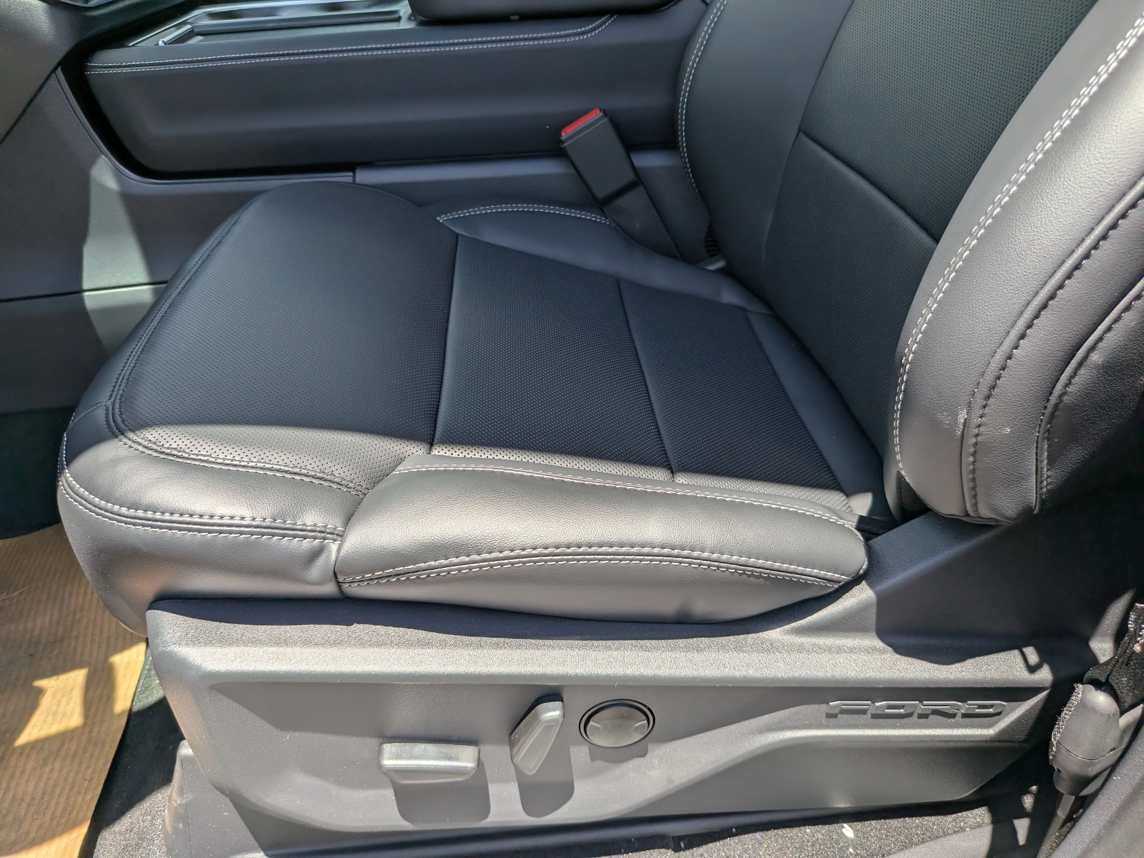 New 2026 Agate Black Metallic Ford Platinum® image 19