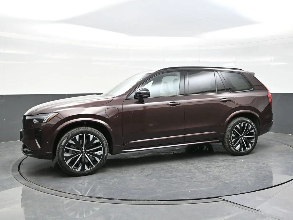 New 2026 Mulberry Red Volvo T8 Ultra image 3