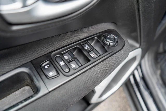 Used 2020 Black Jeep Latitude image 19