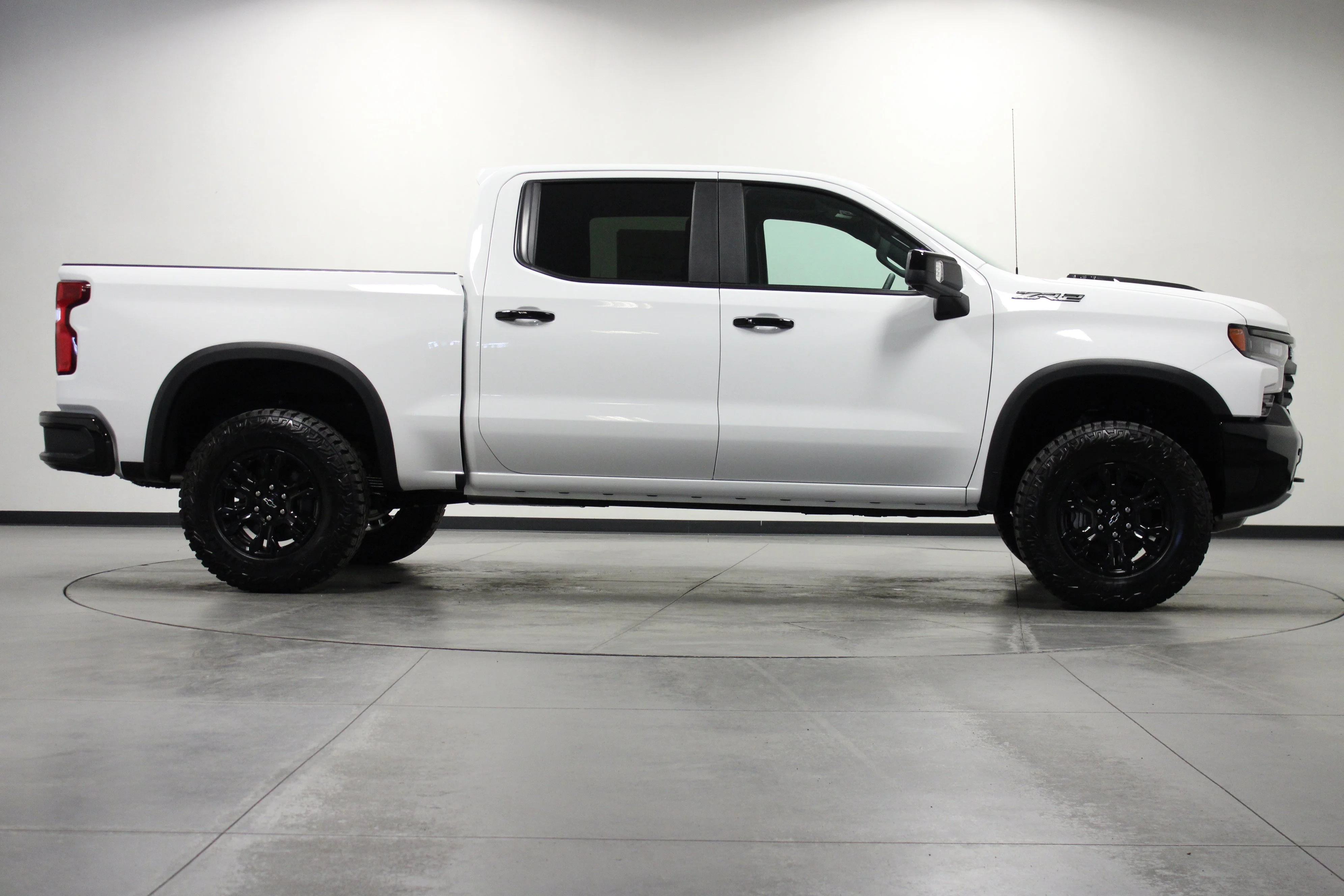 2026 Chevrolet Silverado 1500 ZR2 - Photo 3