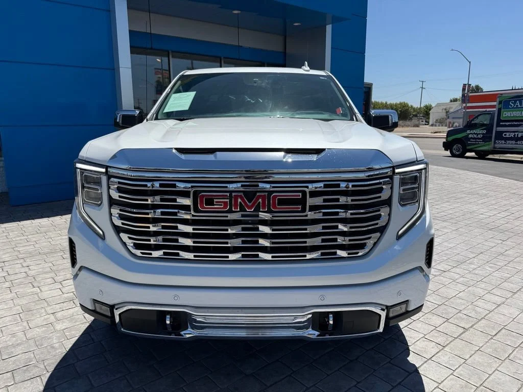 Used 2024 White Frost Tricoat GMC Denali image 3
