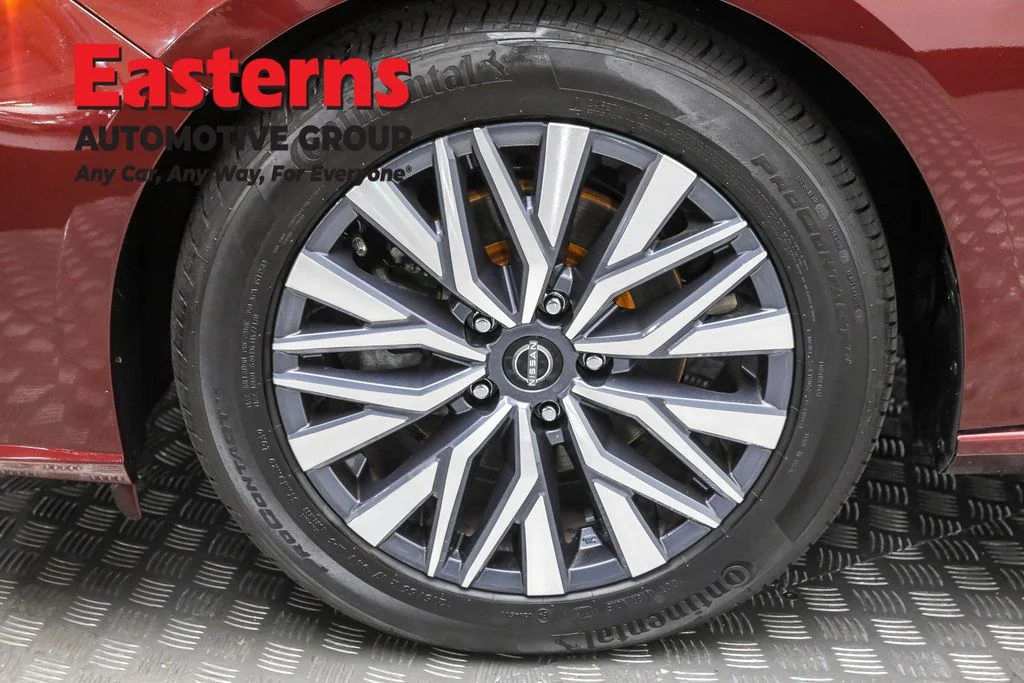 Used 2023 Red Nissan 2.5 SV image 30