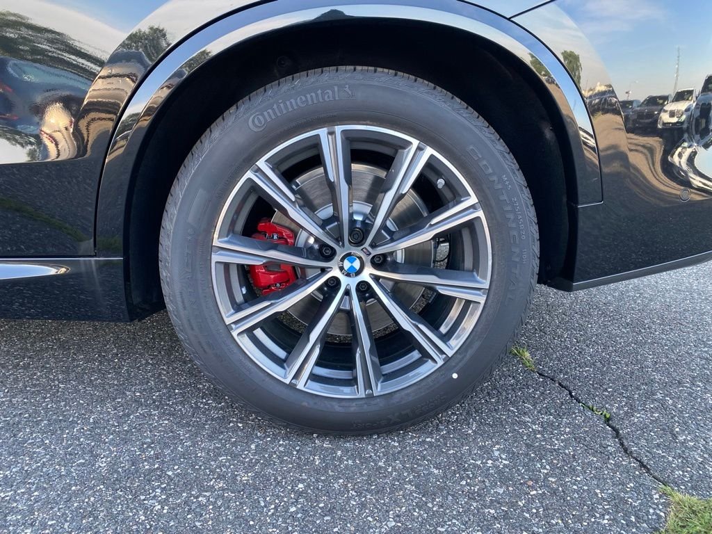 New 2026 Black Sapphire Metallic BMW xDrive50e image 5