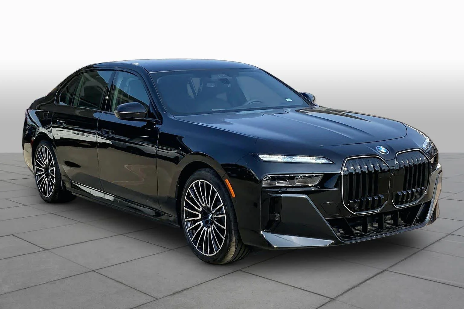 New 2026 Black Sapphire Metallic BMW 750e xDrive image 2