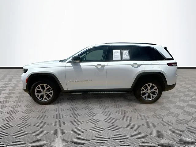 Used 2022 White Jeep Limited image 4