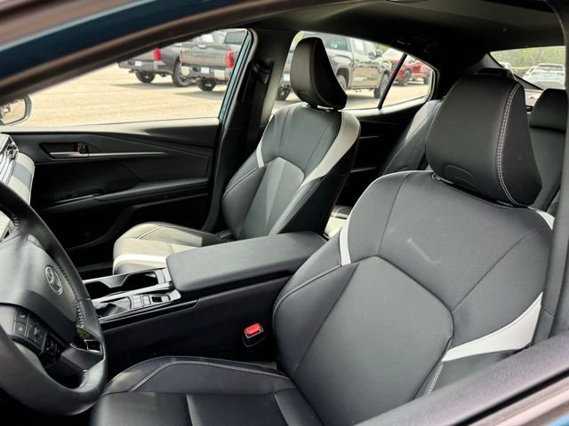 Used 2025  Toyota SE image 10