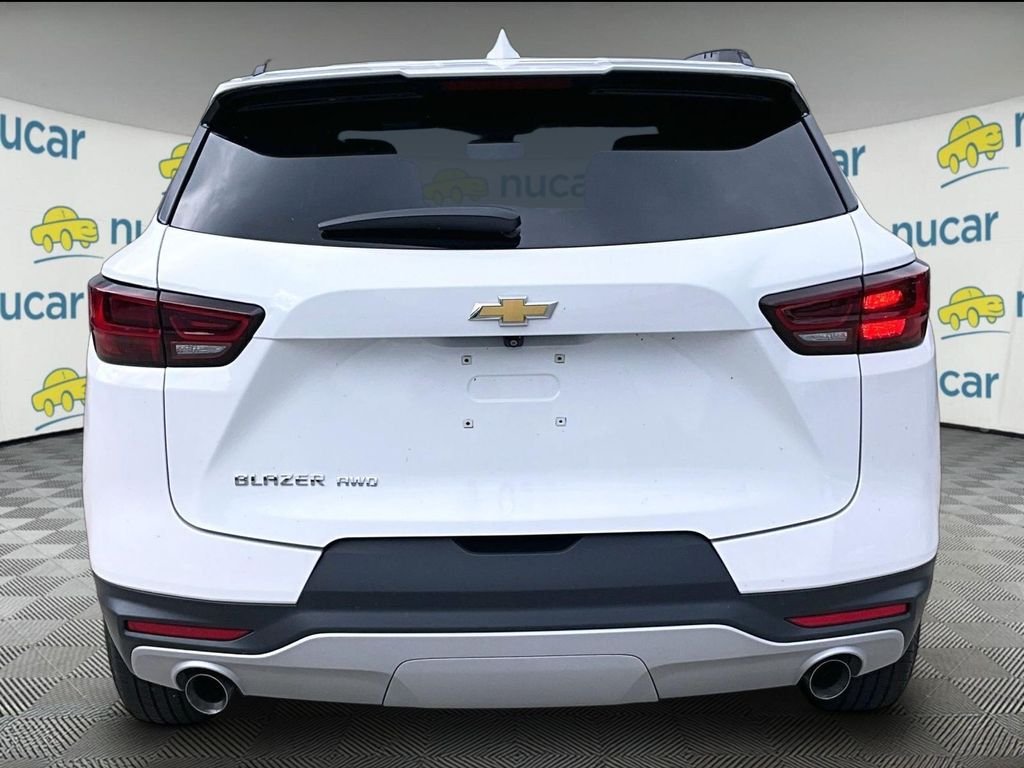 Used 2023 White Chevrolet LT image 3