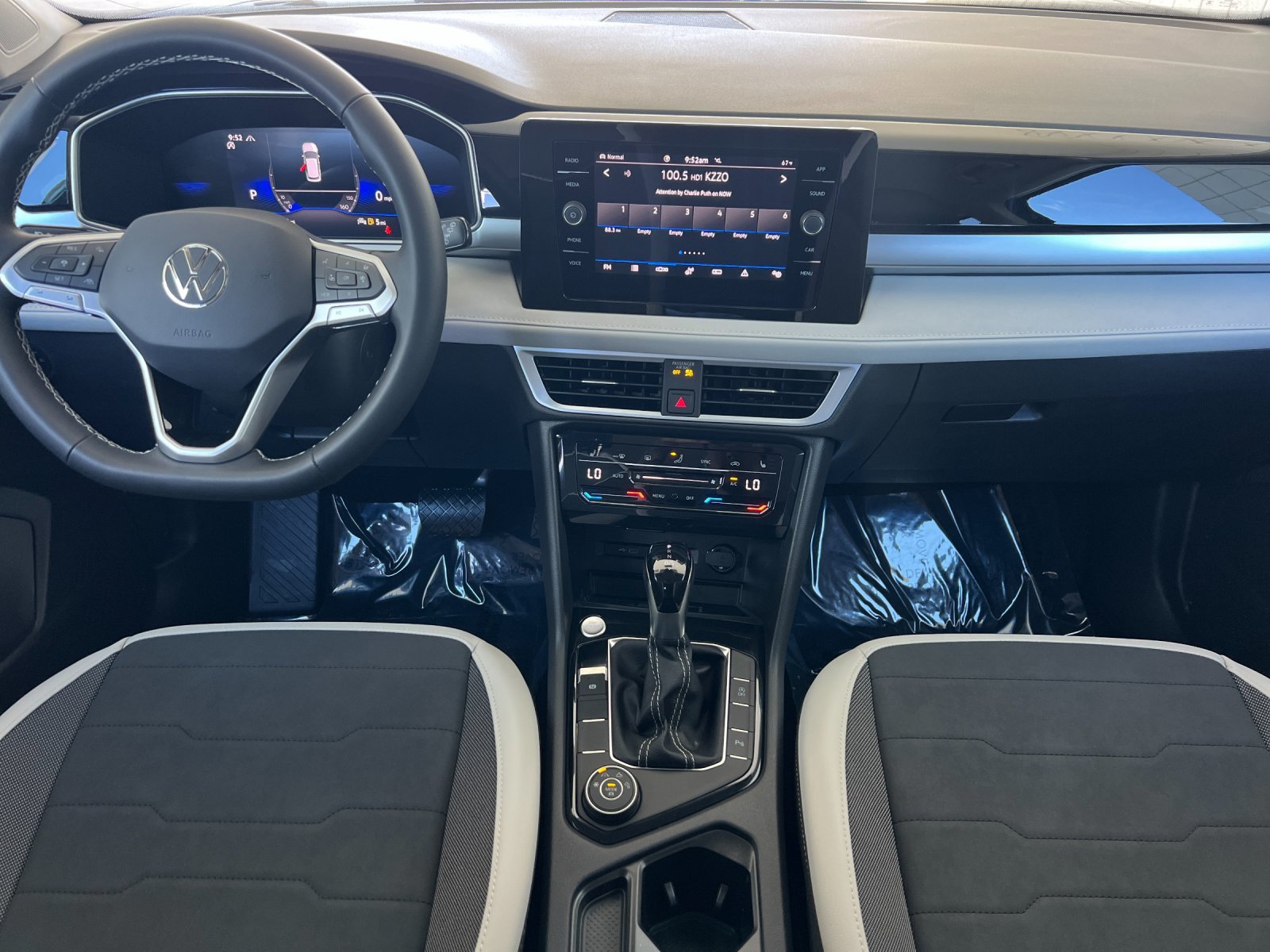 New 2026 Deep Black Pearl Volkswagen SE image 12