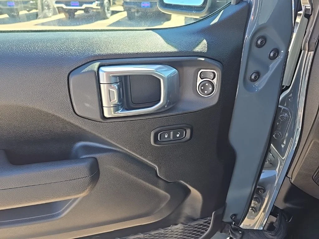 2025 Jeep Wrangler 4-Door Willys - Photo 16