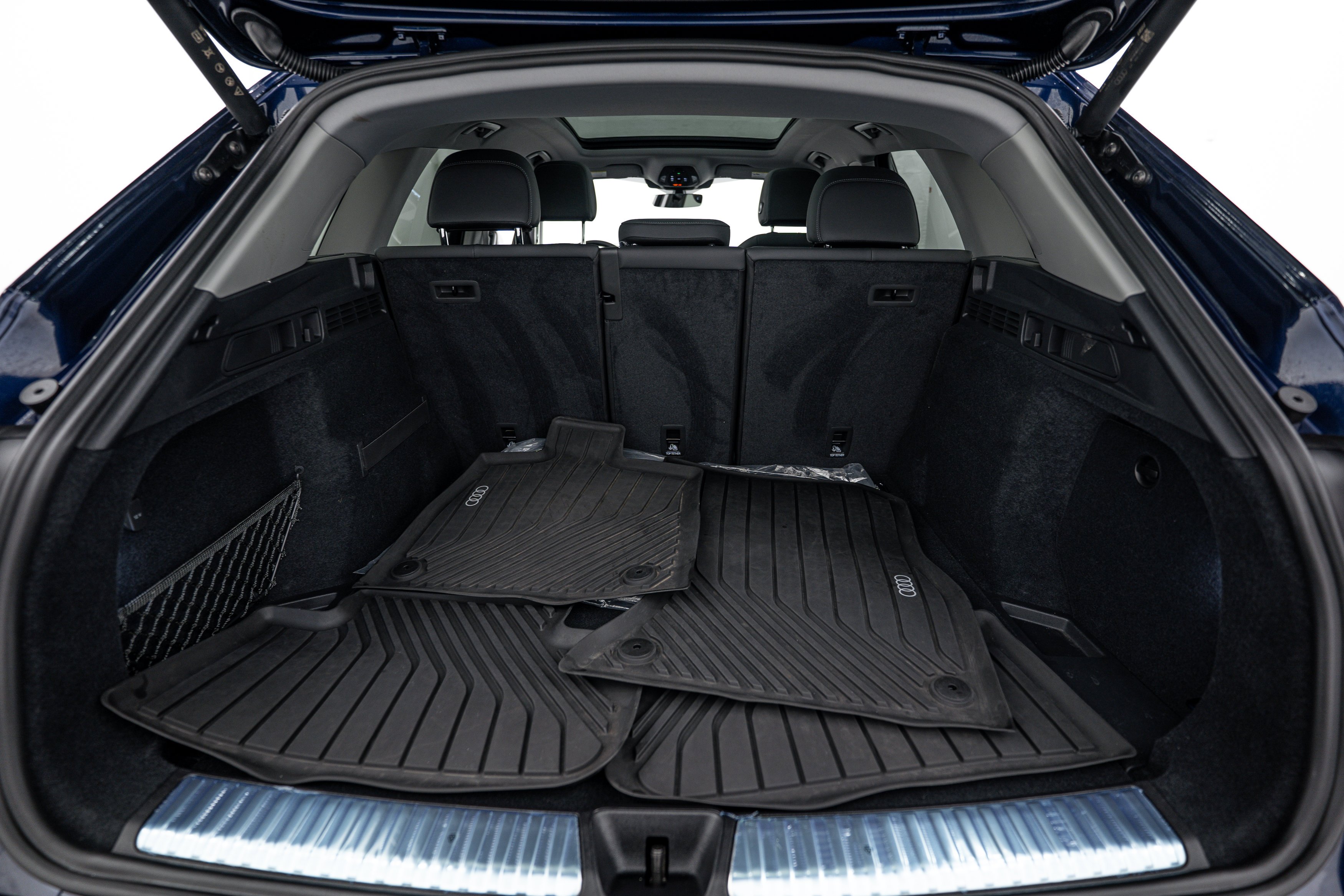 Used 2025 Navarra Blue Metallic Audi Premium image 19