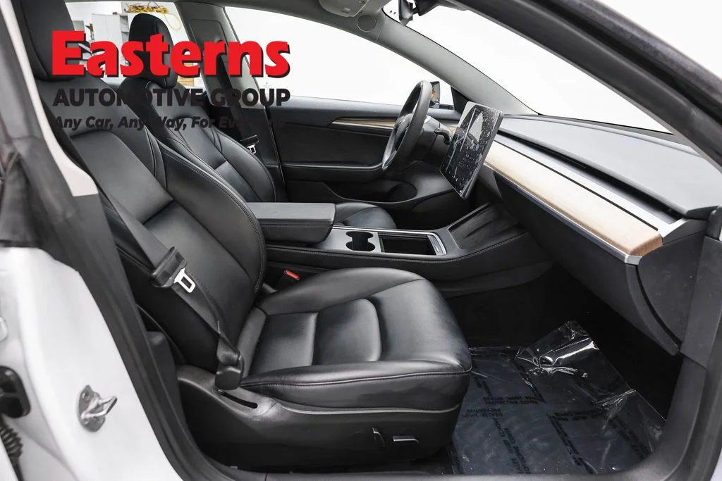 Used 2023 White Tesla Base image 19