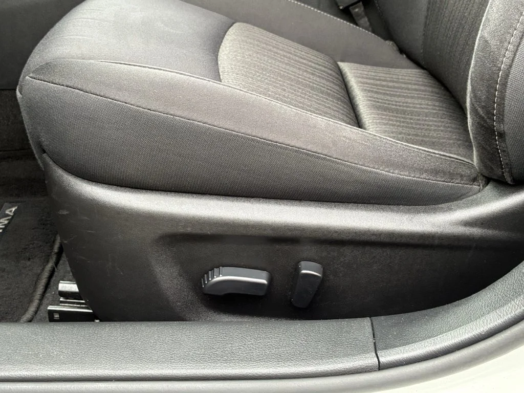 Used 2025 White Nissan 2.5 SV image 17