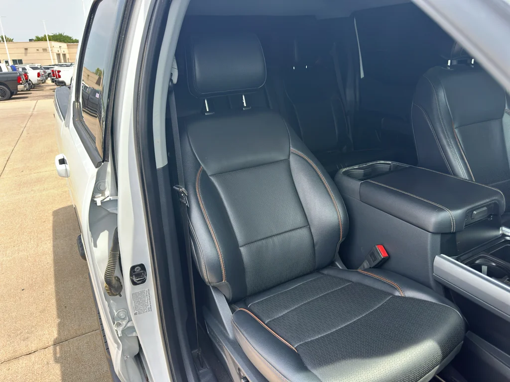 Used 2025 Oxford White Ford LARIAT image 33
