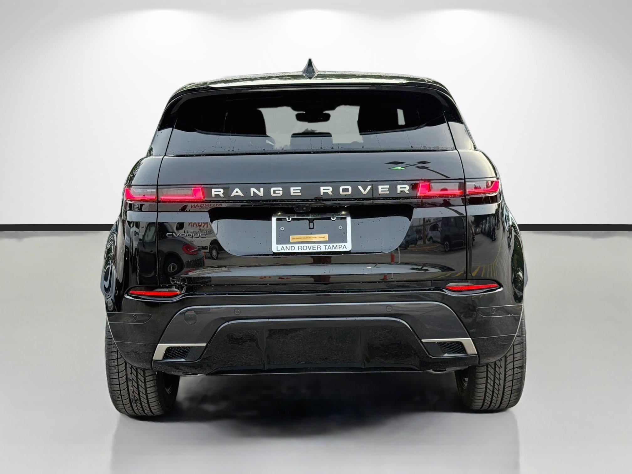 New 2026 Santorini Black LAND ROVER  image 4