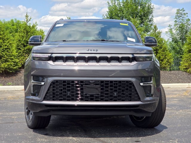 New 2026 Baltic-Gray Metallic Clear-Coat Exterior Paint Jeep Summit Obsidian image 3