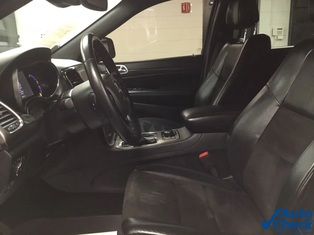 Used 2020 White Jeep Altitude image 25