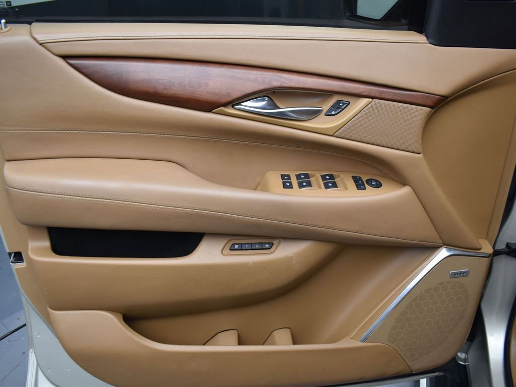 2017 CADILLAC ESCALADE - Image 10