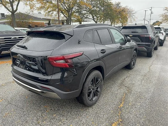 New 2026 Mosaic Black Metallic Chevrolet ACTIV image 5